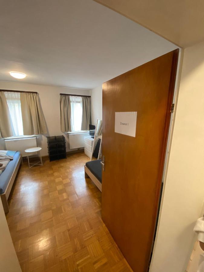 Einfaches Haus Mit Privatzimmern Und Gemeinschaftsraeumen ハイルブロン エクステリア 写真