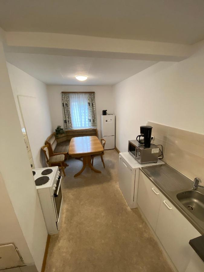 Einfaches Haus Mit Privatzimmern Und Gemeinschaftsraeumen ハイルブロン エクステリア 写真