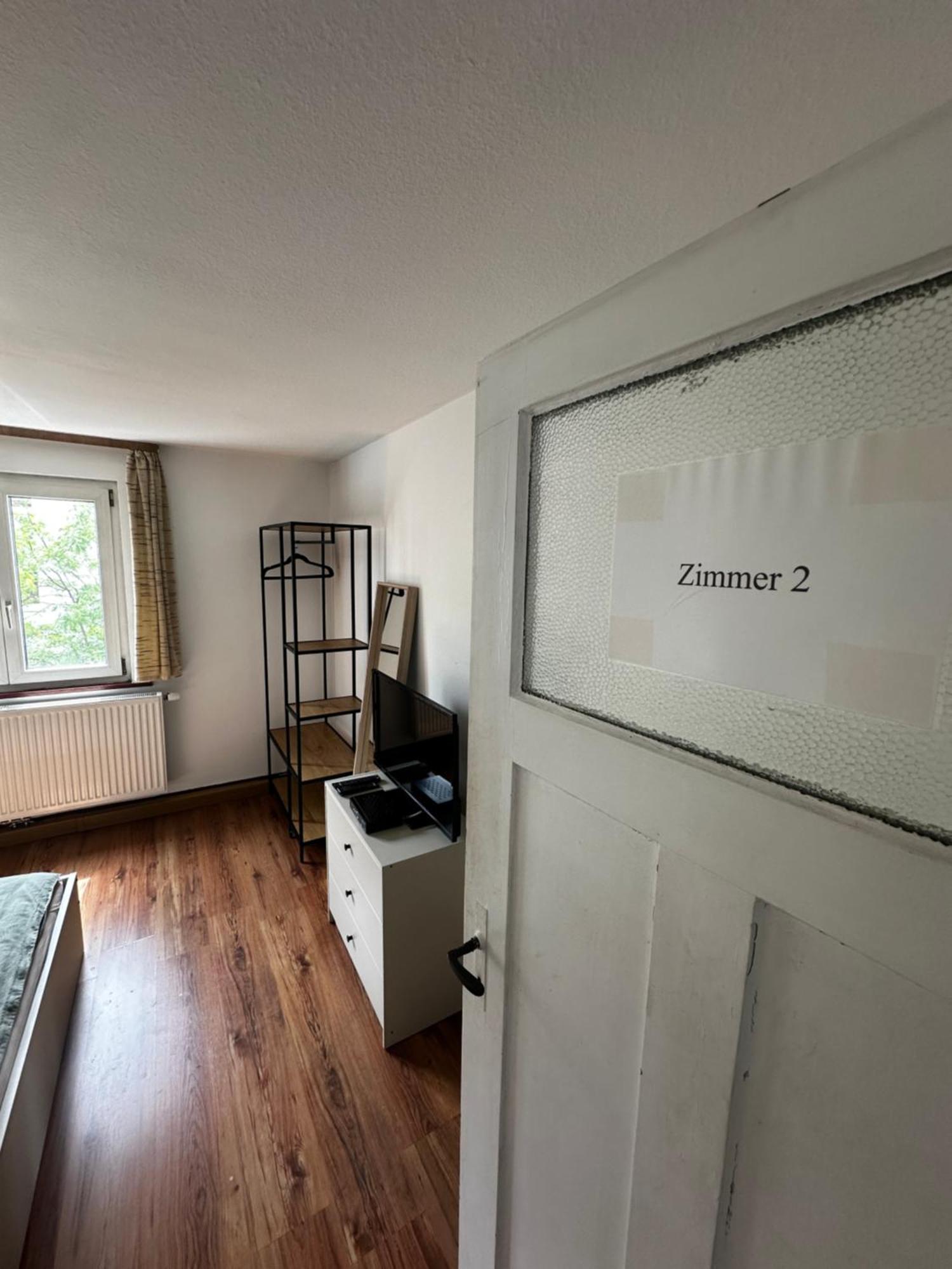 Einfaches Haus Mit Privatzimmern Und Gemeinschaftsraeumen ハイルブロン エクステリア 写真