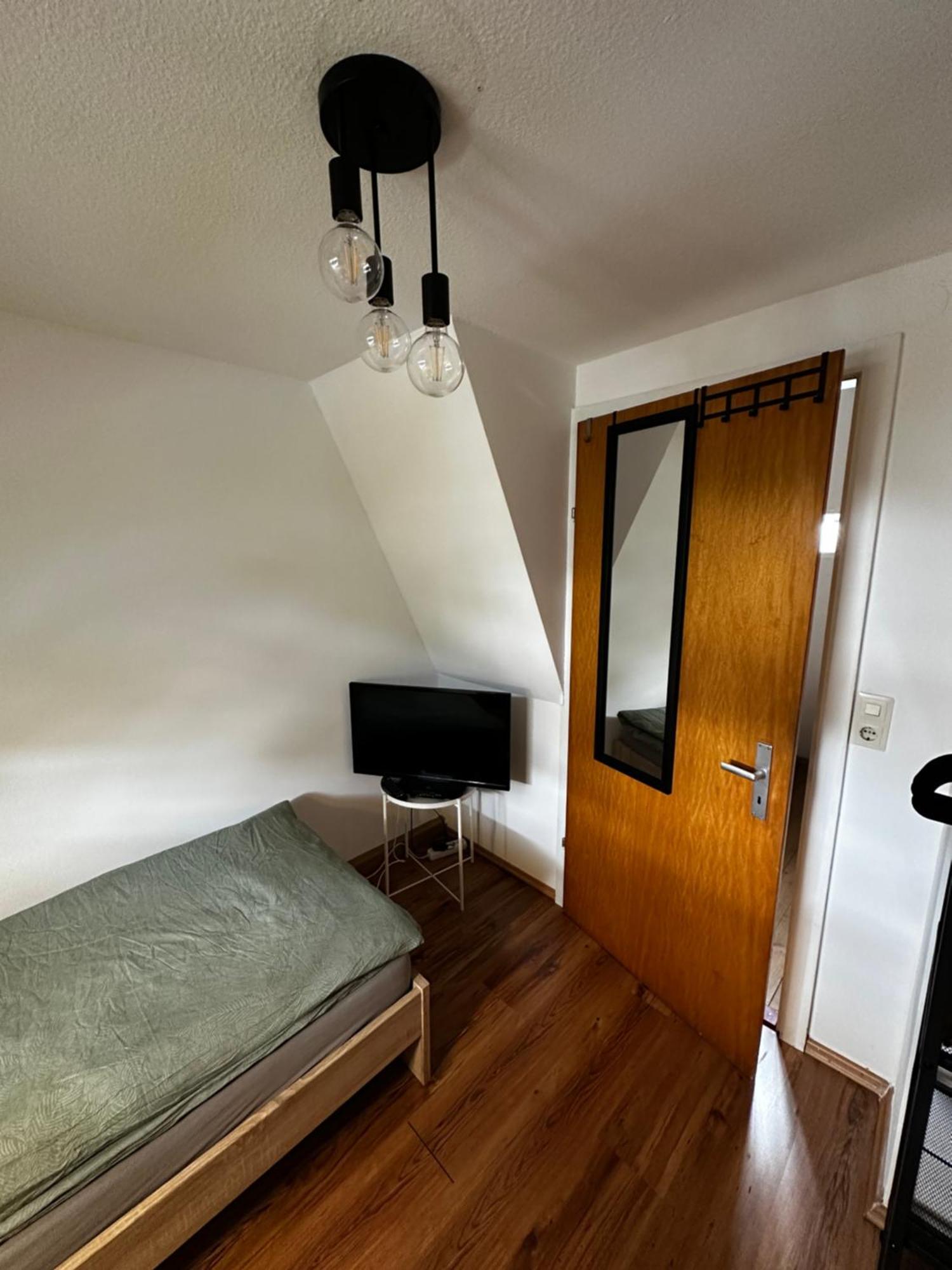 Einfaches Haus Mit Privatzimmern Und Gemeinschaftsraeumen ハイルブロン エクステリア 写真