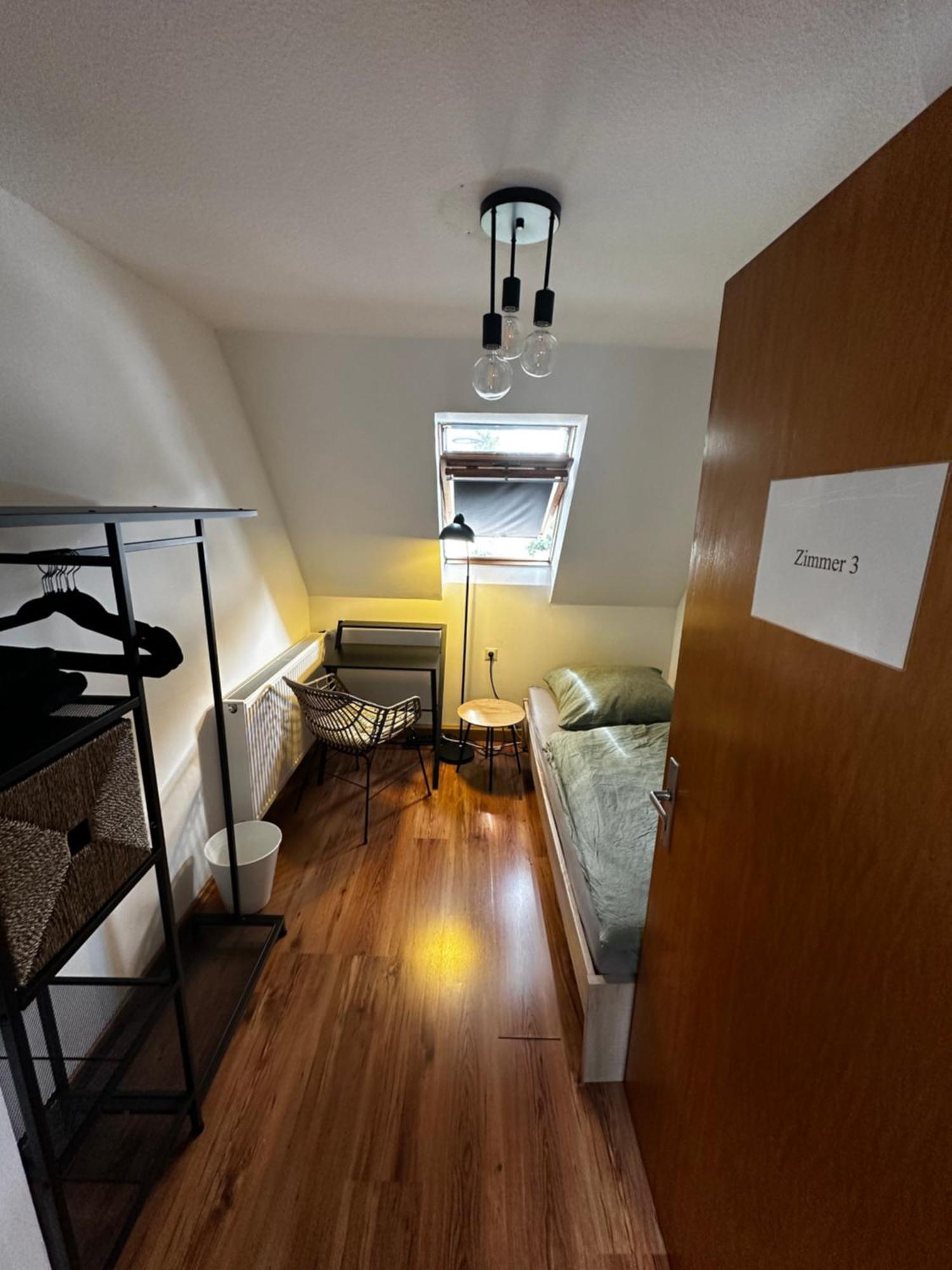 Einfaches Haus Mit Privatzimmern Und Gemeinschaftsraeumen ハイルブロン エクステリア 写真